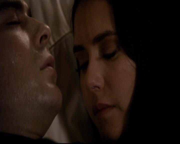 VampireDiariesWorld-dot-org_2x22AsILayDying1988.jpg