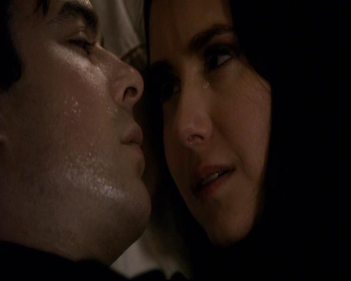 VampireDiariesWorld-dot-org_2x22AsILayDying1996.jpg