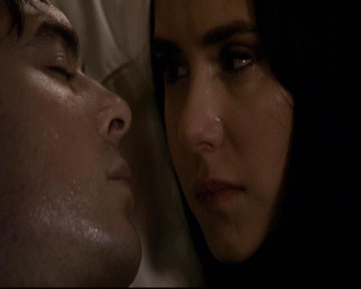 VampireDiariesWorld-dot-org_2x22AsILayDying2002.jpg