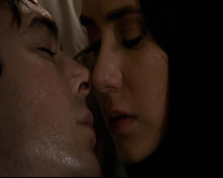 VampireDiariesWorld-dot-org_2x22AsILayDying2006.jpg