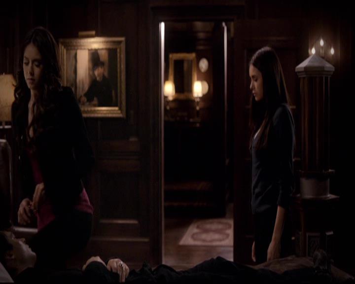 VampireDiariesWorld-dot-org_2x22AsILayDying2035.jpg