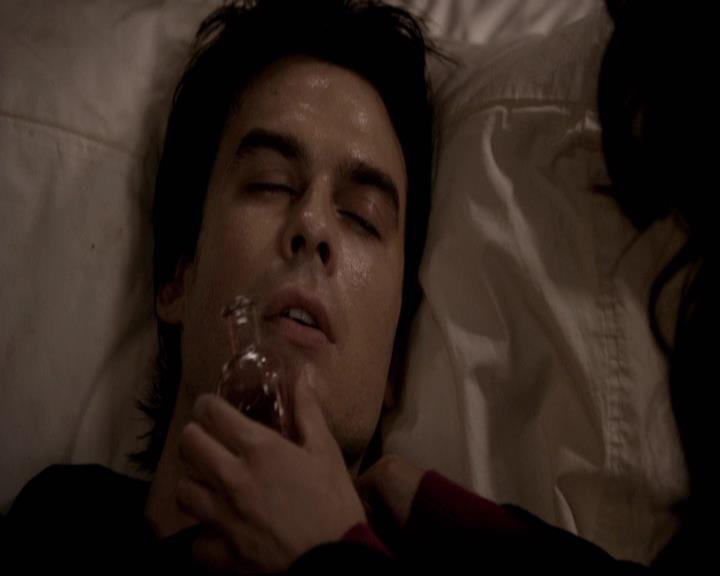 VampireDiariesWorld-dot-org_2x22AsILayDying2037.jpg