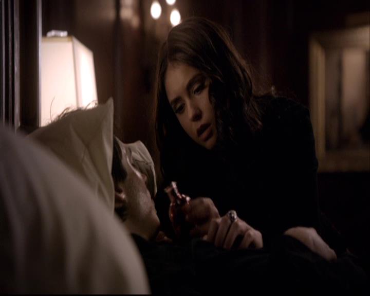VampireDiariesWorld-dot-org_2x22AsILayDying2040.jpg