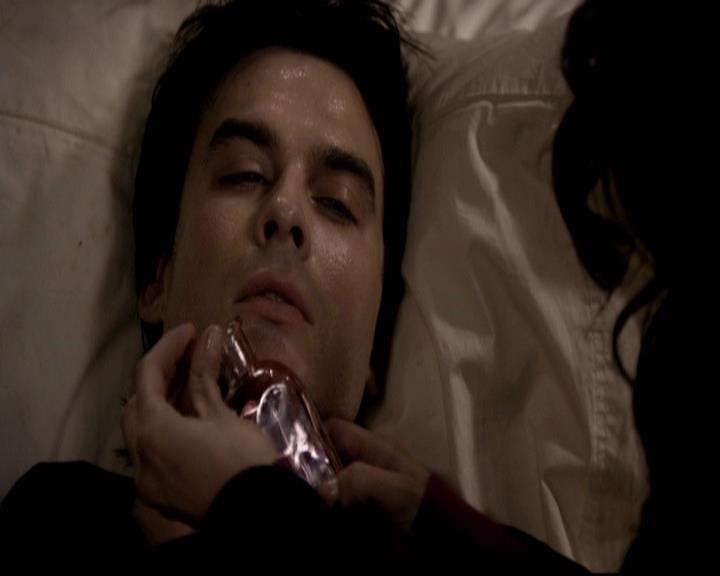 VampireDiariesWorld-dot-org_2x22AsILayDying2041.jpg