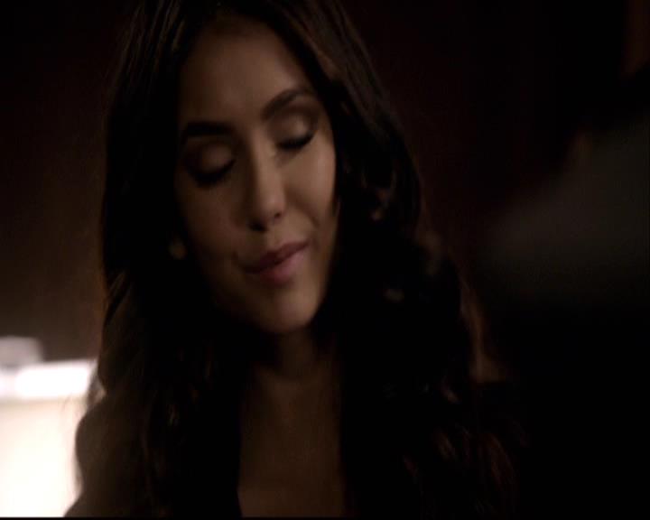 VampireDiariesWorld-dot-org_2x22AsILayDying2068.jpg