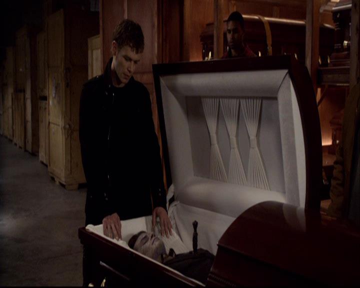 VampireDiariesWorld-dot-org_2x22AsILayDying2097.jpg