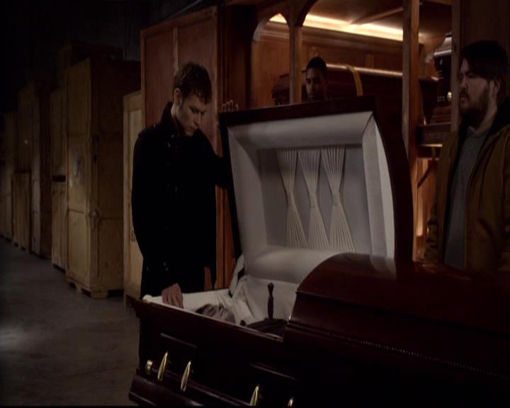 VampireDiariesWorld-dot-org_2x22AsILayDying2099.jpg