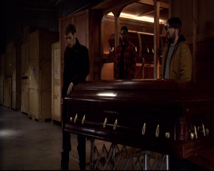 VampireDiariesWorld-dot-org_2x22AsILayDying2103.jpg
