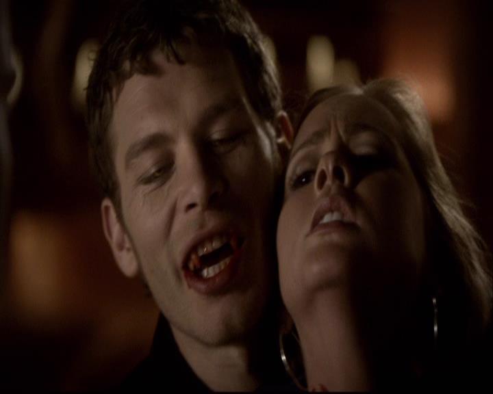 VampireDiariesWorld-dot-org_2x22AsILayDying2170.jpg