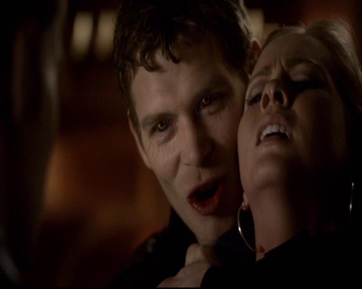 VampireDiariesWorld-dot-org_2x22AsILayDying2173.jpg