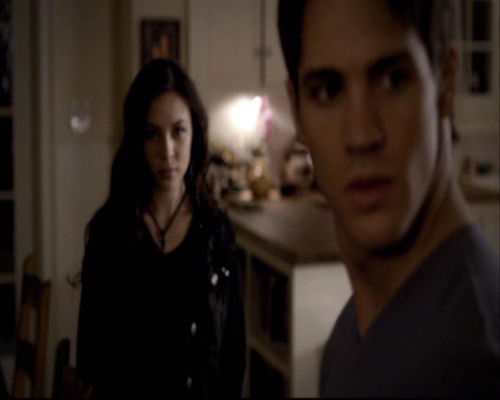 VampireDiariesWorld-dot-org_2x22AsILayDying2268.jpg