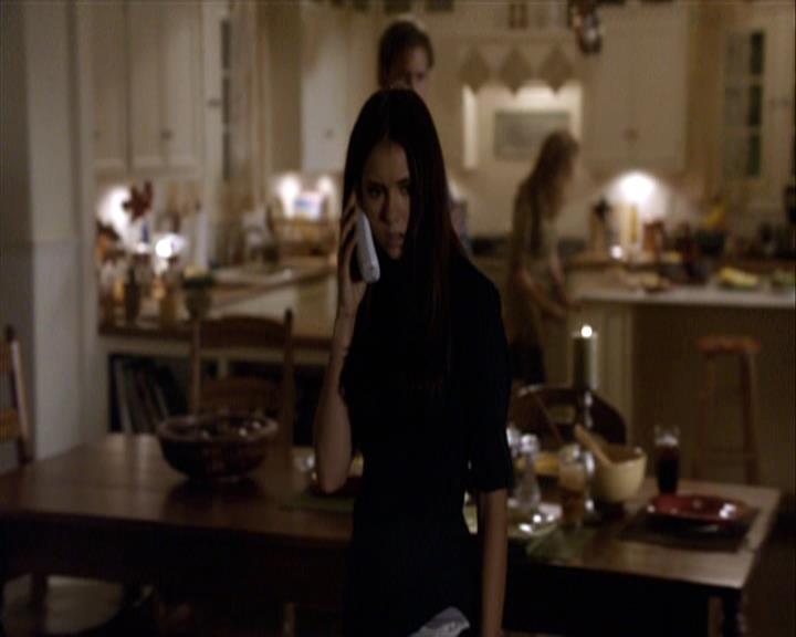 VampireDiariesWorld-dot-org_Seizoen2-DVDExtras-HerOwnWorstEnemy_ElenaKatherineandNina0006.jpg