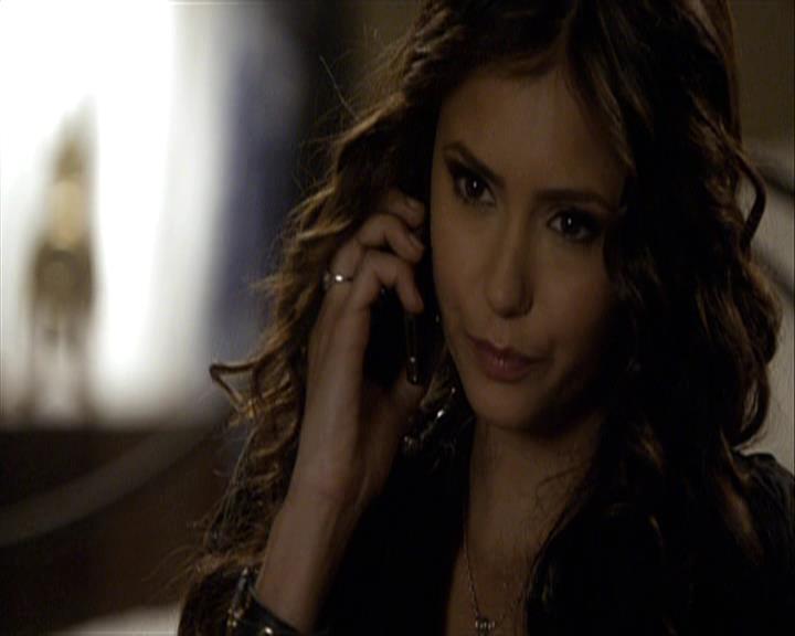 VampireDiariesWorld-dot-org_Seizoen2-DVDExtras-HerOwnWorstEnemy_ElenaKatherineandNina0012.jpg