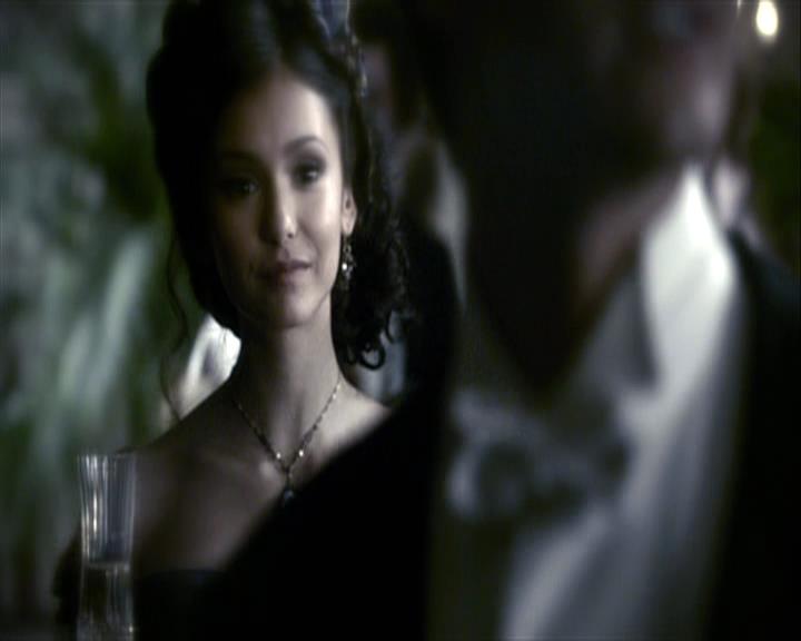 VampireDiariesWorld-dot-org_Seizoen2-DVDExtras-HerOwnWorstEnemy_ElenaKatherineandNina0024.jpg