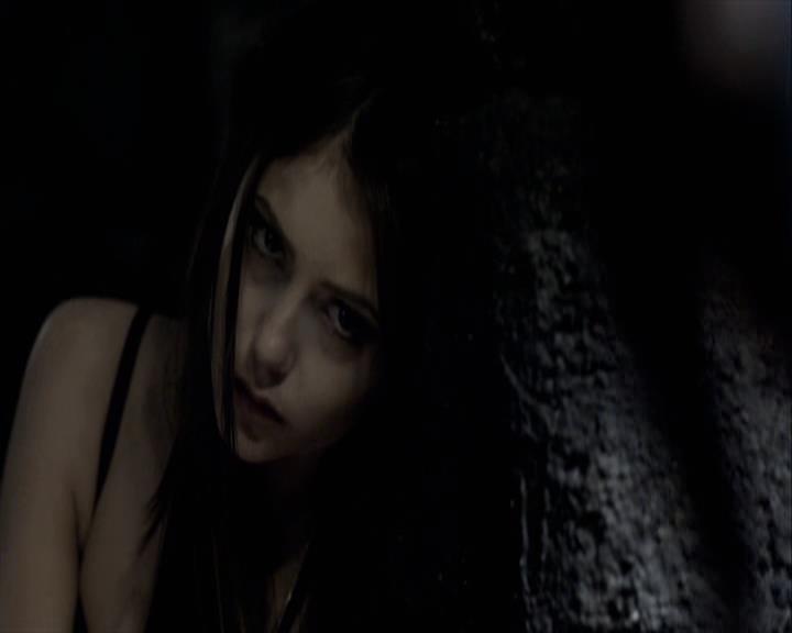 VampireDiariesWorld-dot-org_Seizoen2-DVDExtras-HerOwnWorstEnemy_ElenaKatherineandNina0044.jpg