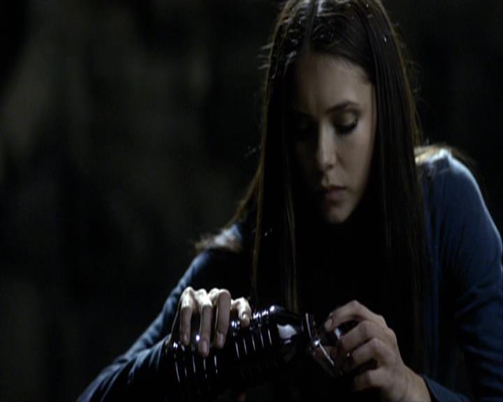 VampireDiariesWorld-dot-org_Seizoen2-DVDExtras-HerOwnWorstEnemy_ElenaKatherineandNina0049.jpg