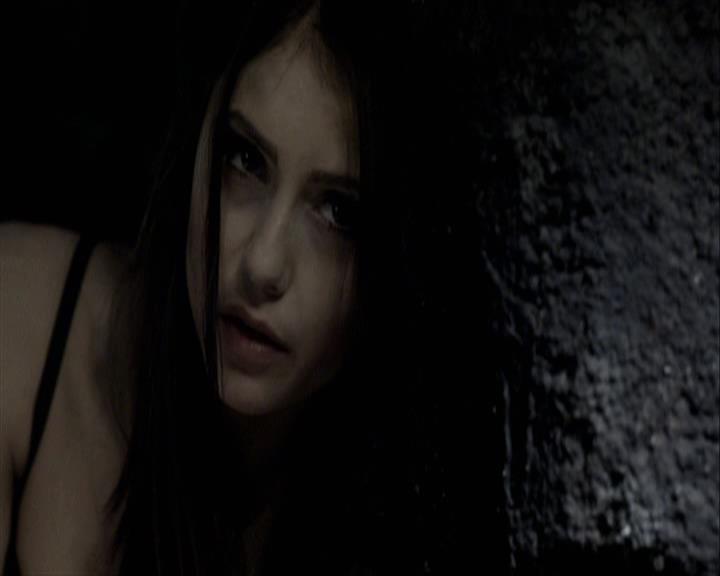 VampireDiariesWorld-dot-org_Seizoen2-DVDExtras-HerOwnWorstEnemy_ElenaKatherineandNina0062.jpg