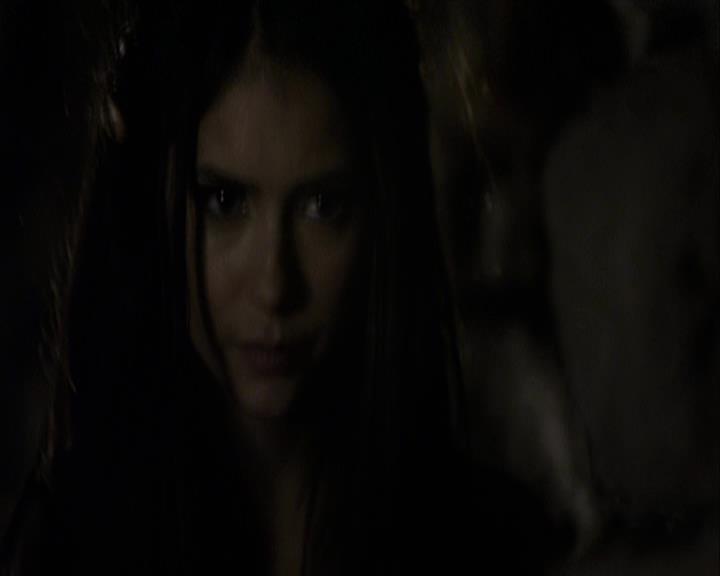 VampireDiariesWorld-dot-org_Seizoen2-DVDExtras-HerOwnWorstEnemy_ElenaKatherineandNina0070.jpg