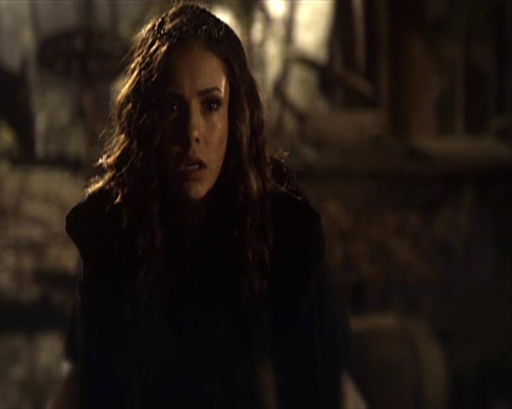 VampireDiariesWorld-dot-org_Seizoen2-DVDExtras-HerOwnWorstEnemy_ElenaKatherineandNina0078.jpg