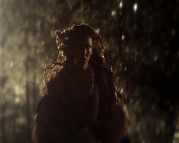 VampireDiariesWorld-dot-org_Seizoen2-DVDExtras-HerOwnWorstEnemy_ElenaKatherineandNina0080.jpg