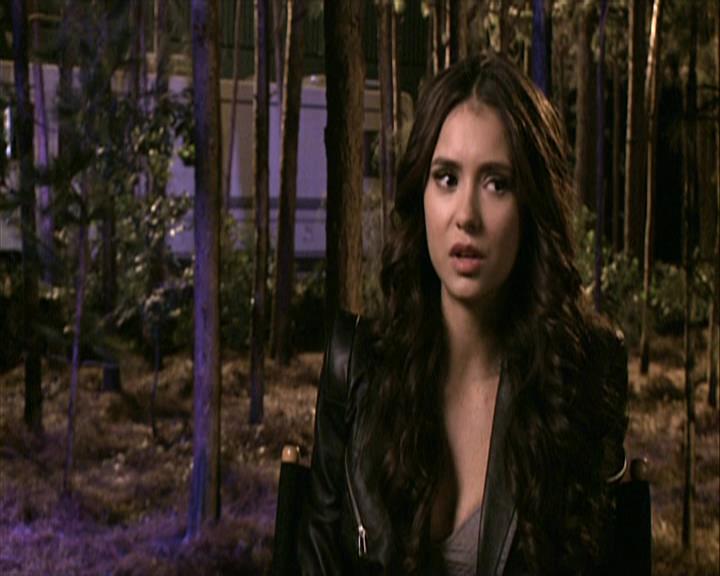 VampireDiariesWorld-dot-org_Seizoen2-DVDExtras-HerOwnWorstEnemy_ElenaKatherineandNina0093.jpg