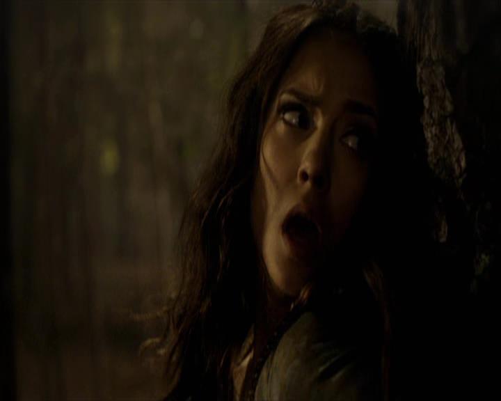 VampireDiariesWorld-dot-org_Seizoen2-DVDExtras-HerOwnWorstEnemy_ElenaKatherineandNina0108.jpg