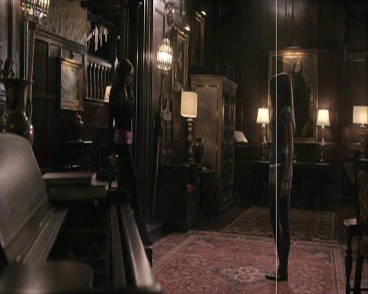 VampireDiariesWorld-dot-org_Seizoen2-DVDExtras-HerOwnWorstEnemy_ElenaKatherineandNina0250.jpg