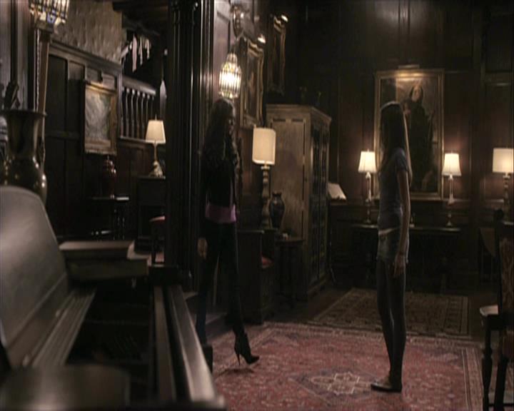 VampireDiariesWorld-dot-org_Seizoen2-DVDExtras-HerOwnWorstEnemy_ElenaKatherineandNina0251.jpg