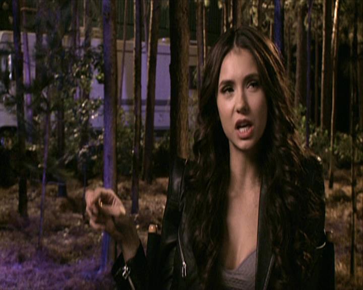 VampireDiariesWorld-dot-org_Seizoen2-DVDExtras-HerOwnWorstEnemy_ElenaKatherineandNina0321.jpg