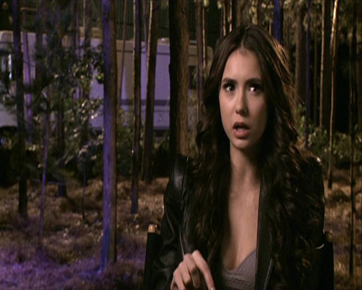 VampireDiariesWorld-dot-org_Seizoen2-DVDExtras-HerOwnWorstEnemy_ElenaKatherineandNina0324.jpg