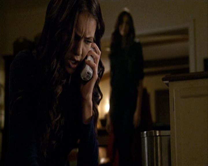 VampireDiariesWorld-dot-org_Seizoen2-DVDExtras-HerOwnWorstEnemy_ElenaKatherineandNina0330.jpg