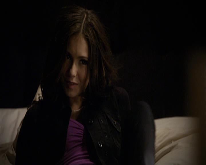 VampireDiariesWorld-dot-org_Seizoen2-DVDExtras-HerOwnWorstEnemy_ElenaKatherineandNina0341.jpg