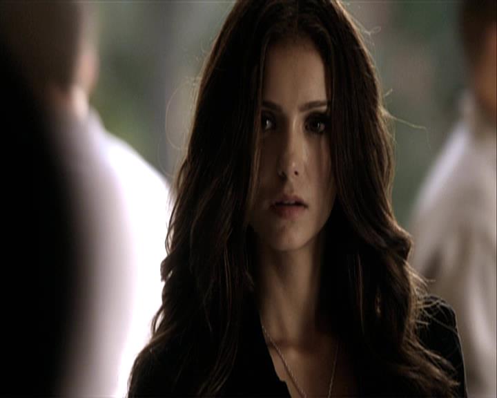VampireDiariesWorld-dot-org_Seizoen2-DVDExtras-HerOwnWorstEnemy_ElenaKatherineandNina0398.jpg
