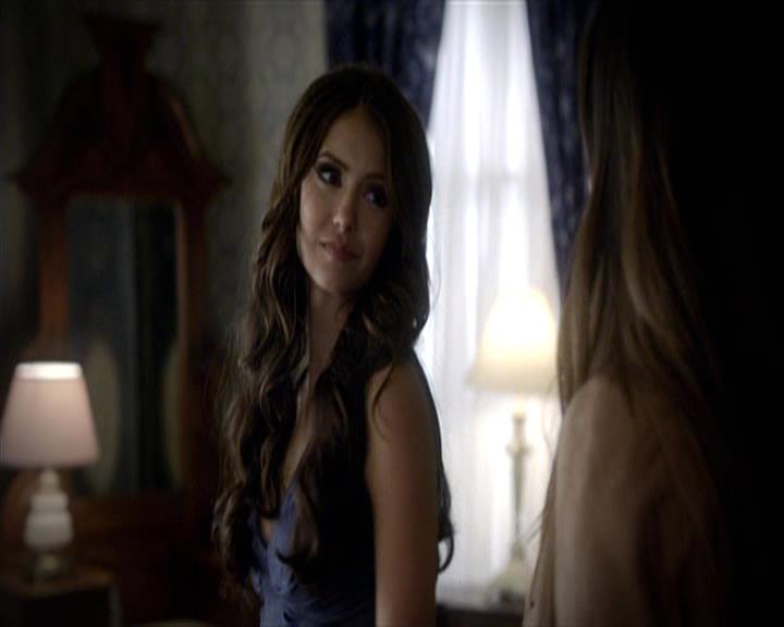 VampireDiariesWorld-dot-org_Seizoen2-DVDExtras-HerOwnWorstEnemy_ElenaKatherineandNina0416.jpg