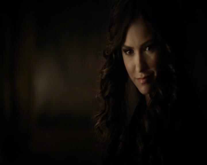 VampireDiariesWorld-dot-org_Seizoen2-DVDExtras-HerOwnWorstEnemy_ElenaKatherineandNina0418.jpg