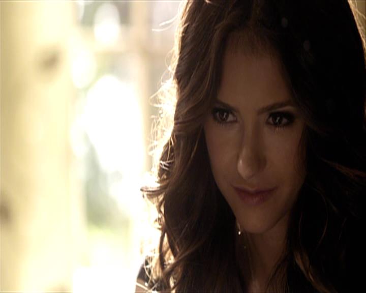 VampireDiariesWorld-dot-org_Seizoen2-DVDExtras-HerOwnWorstEnemy_ElenaKatherineandNina0442.jpg