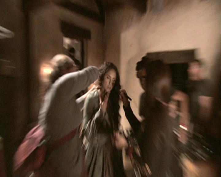VampireDiariesWorld-dot-org_Seizoen2-DVDExtras-HerOwnWorstEnemy_ElenaKatherineandNina0486.jpg