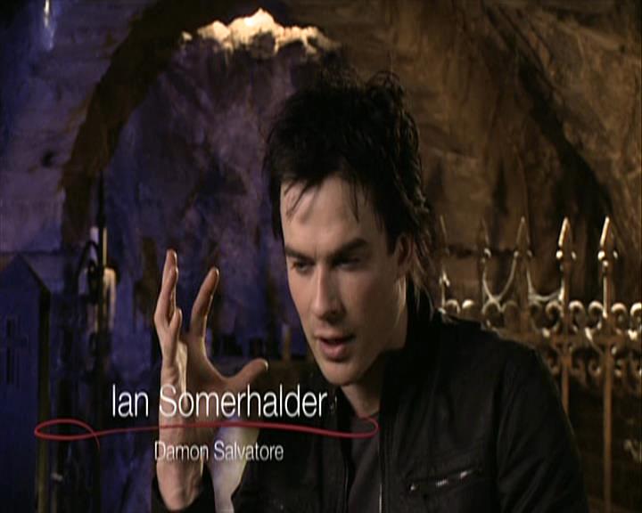 VampireDiariesWorld-dot-org_Seizoen2-DVDExtras-PagesOfTheWolf-BuildingTheBeast0026.jpg