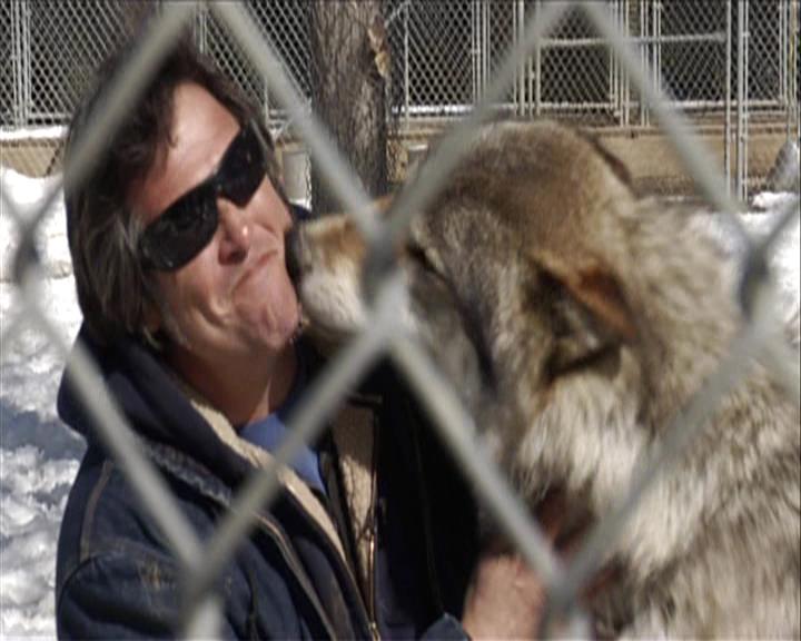 VampireDiariesWorld-dot-org_Seizoen2-DVDExtras-PagesOfTheWolf-BuildingTheBeast0074.jpg
