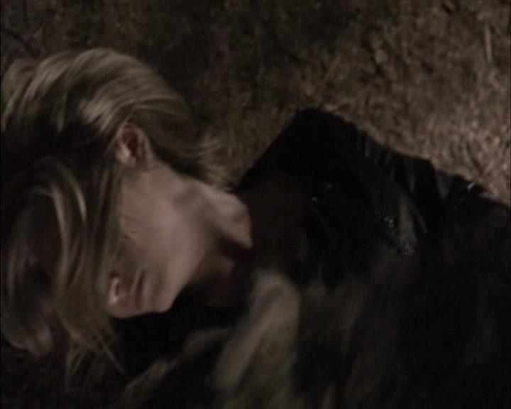 VampireDiariesWorld-dot-org_Seizoen2-DVDExtras-PagesOfTheWolf-BuildingTheBeast0249.jpg