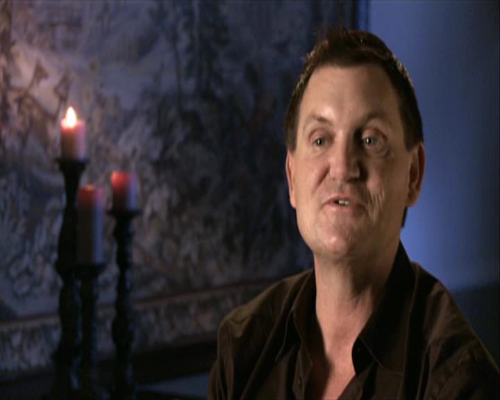 VampireDiariesWorld-dot-org_Seizoen2-DVDExtras-PagesOfTheWolf-BuildingTheBeast0276.jpg