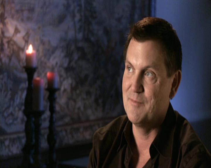 VampireDiariesWorld-dot-org_Seizoen2-DVDExtras-PagesOfTheWolf-BuildingTheBeast0279.jpg