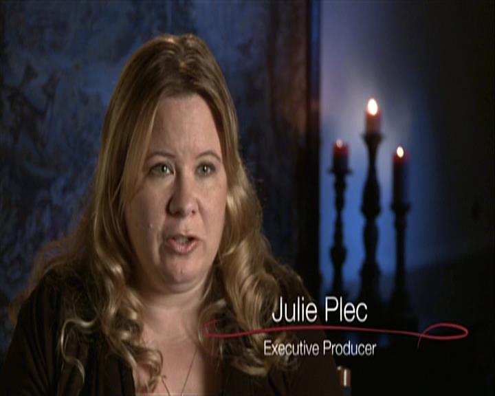VampireDiariesWorld-dot-org_Seizoen2-DVDExtras-PagesOfTheWolf-HowlingAtTheMoon0009.jpg
