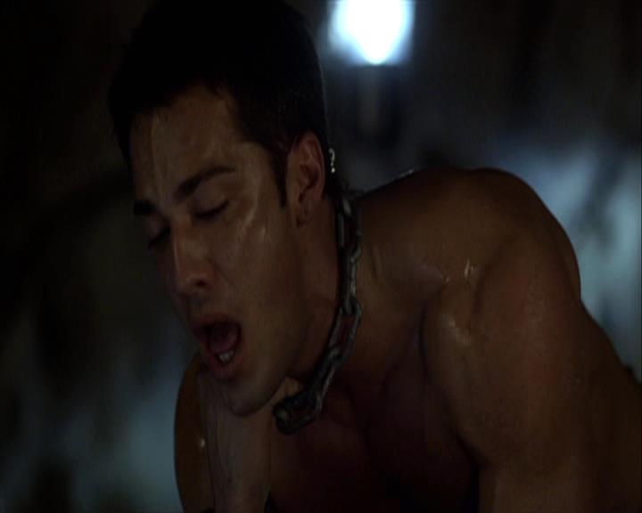 VampireDiariesWorld-dot-org_Seizoen2-DVDExtras-PagesOfTheWolf-HowlingAtTheMoon0015.jpg