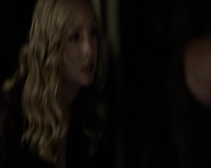 VampireDiariesWorld-dot-org_Seizoen2-DVDExtras-PagesOfTheWolf-HowlingAtTheMoon0023.jpg
