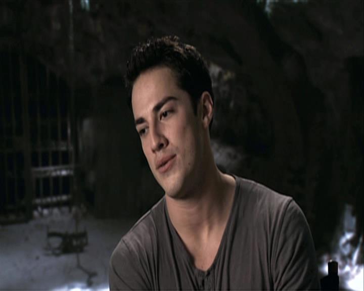 VampireDiariesWorld-dot-org_Seizoen2-DVDExtras-PagesOfTheWolf-HowlingAtTheMoon0124.jpg