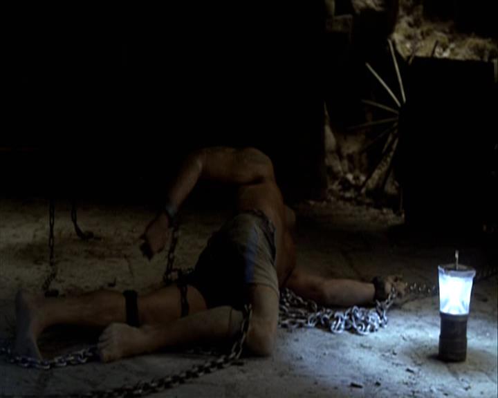 VampireDiariesWorld-dot-org_Seizoen2-DVDExtras-PagesOfTheWolf-HowlingAtTheMoon0135.jpg