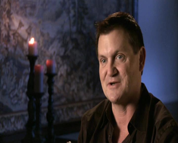 VampireDiariesWorld-dot-org_Seizoen2-DVDExtras-PagesOfTheWolf-HowlingAtTheMoon0295.jpg