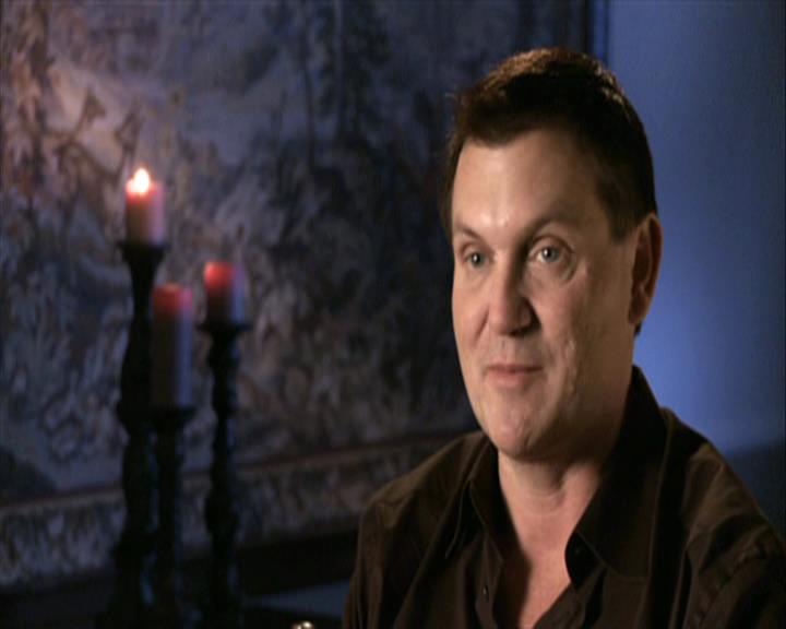 VampireDiariesWorld-dot-org_Seizoen2-DVDExtras-PagesOfTheWolf-HowlingAtTheMoon0299.jpg