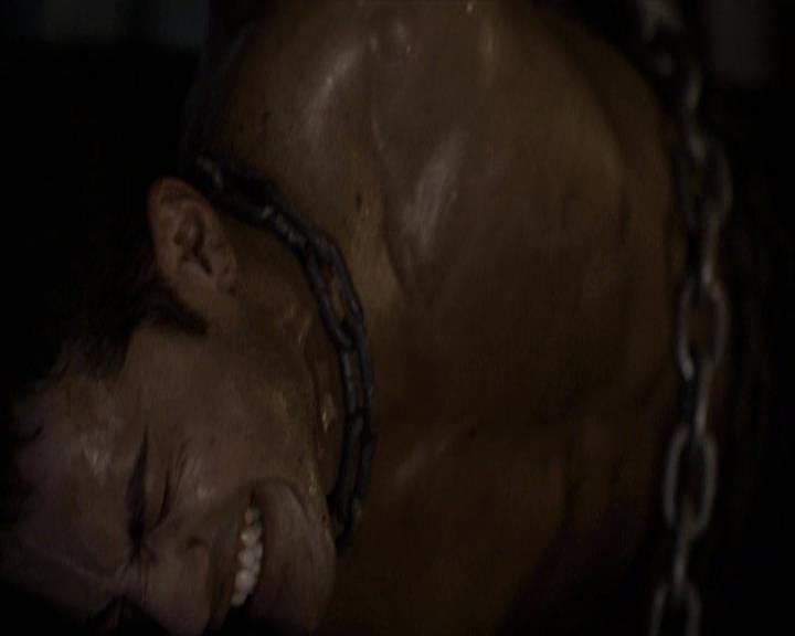 VampireDiariesWorld-dot-org_Seizoen2-DVDExtras-PagesOfTheWolf-HowlingAtTheMoon0347.jpg